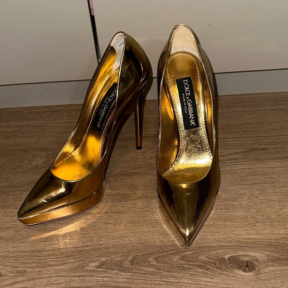 Dolce & Gabbana Leather Shiny Gold Pointed-Toe Stiletto Pumps Size 39